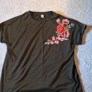 Women's Floral Embroidery Cuffed Shirt